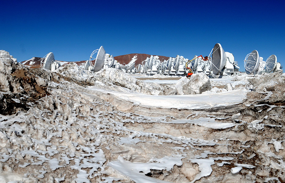 El observatorio ALMA en Chile puede explorar estrellas y planetas del Universo lejano