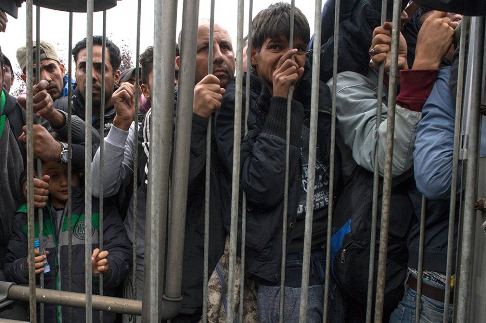 El video que demuestra que refugiados en Hungría son tratados como «animales»