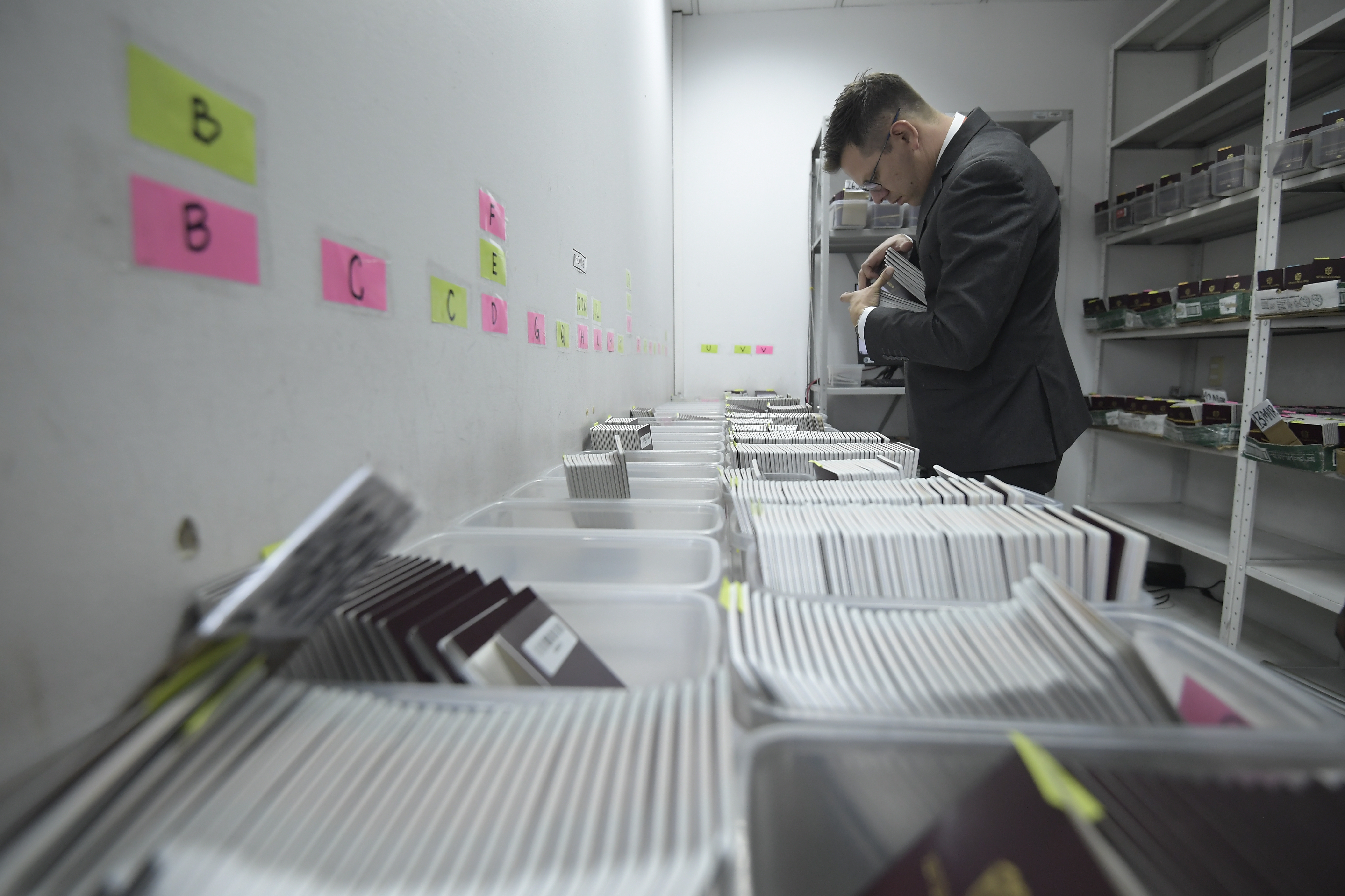 Se agitaron dudas por falta de contratista para elaboración de pasaportes