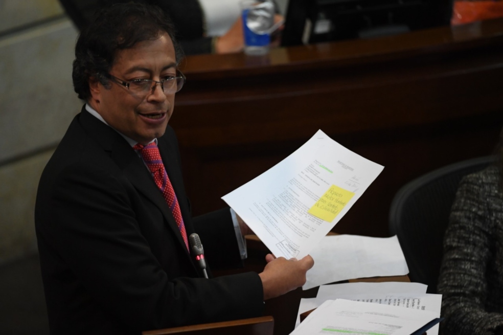 «No le he hecho ningún préstamo a nadie y mucho menos al señor Gustavo Petro»: Simón Vélez
