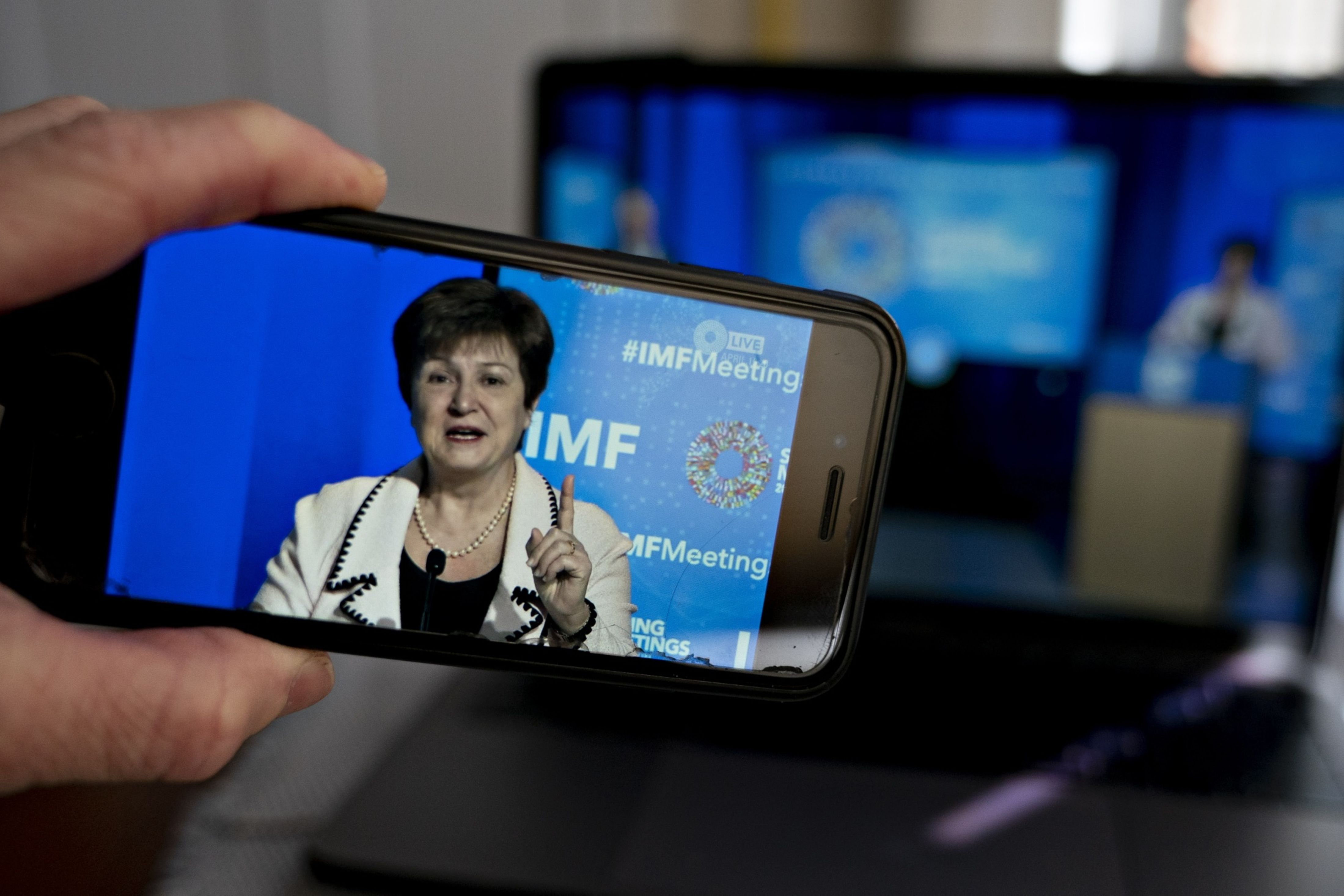 Fondo Monetario negociará nuevo programa crediticio con Argentina en noviembre
