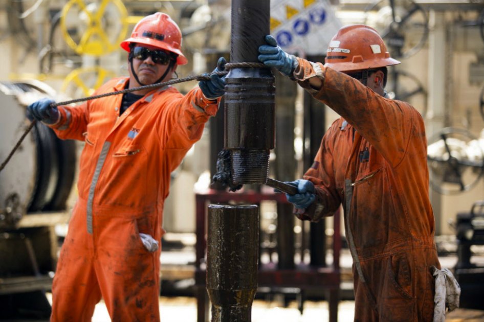 Caída de precios no frena ambiciosos planes de inversión de tres grandes petroleras