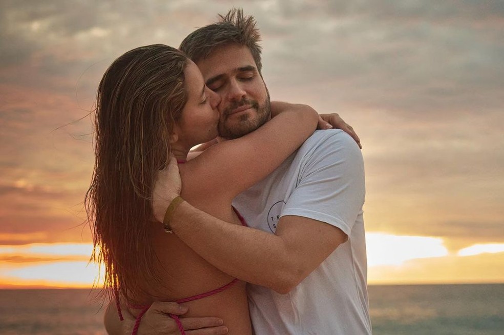 Daniel Arenas y Daniela Álvarez llevan varios meses de relación y pese a que el actor ha sido bastante reservado con su vida privada, no ha dejado de postear mensajes románticos para la presentadora. “TÚ eres mi fortuna, pero mi bendición más linda es podértelo demostrar y expresar todos los días de esta vida a tu lado mirándote a los ojos. Ese es nuestro más Grande Tesoro
Te AMO”.