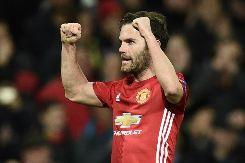 El español Juan Mata celebra el gol con el que Manchester United ganó este jueves. / AFP