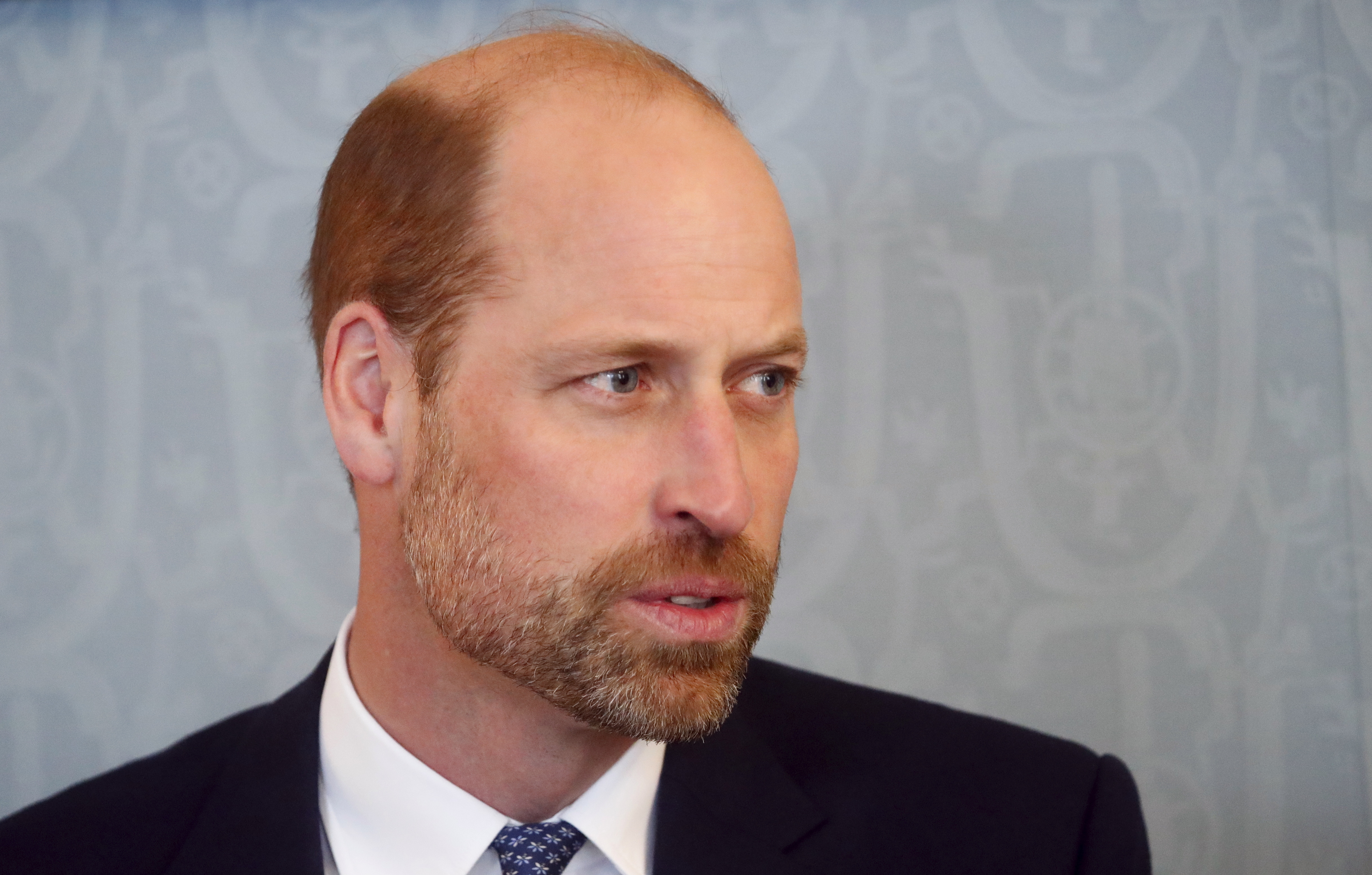 Príncipe William se aleja más de Harry, acercándose a ‘enemigo’ de duque de Sussex