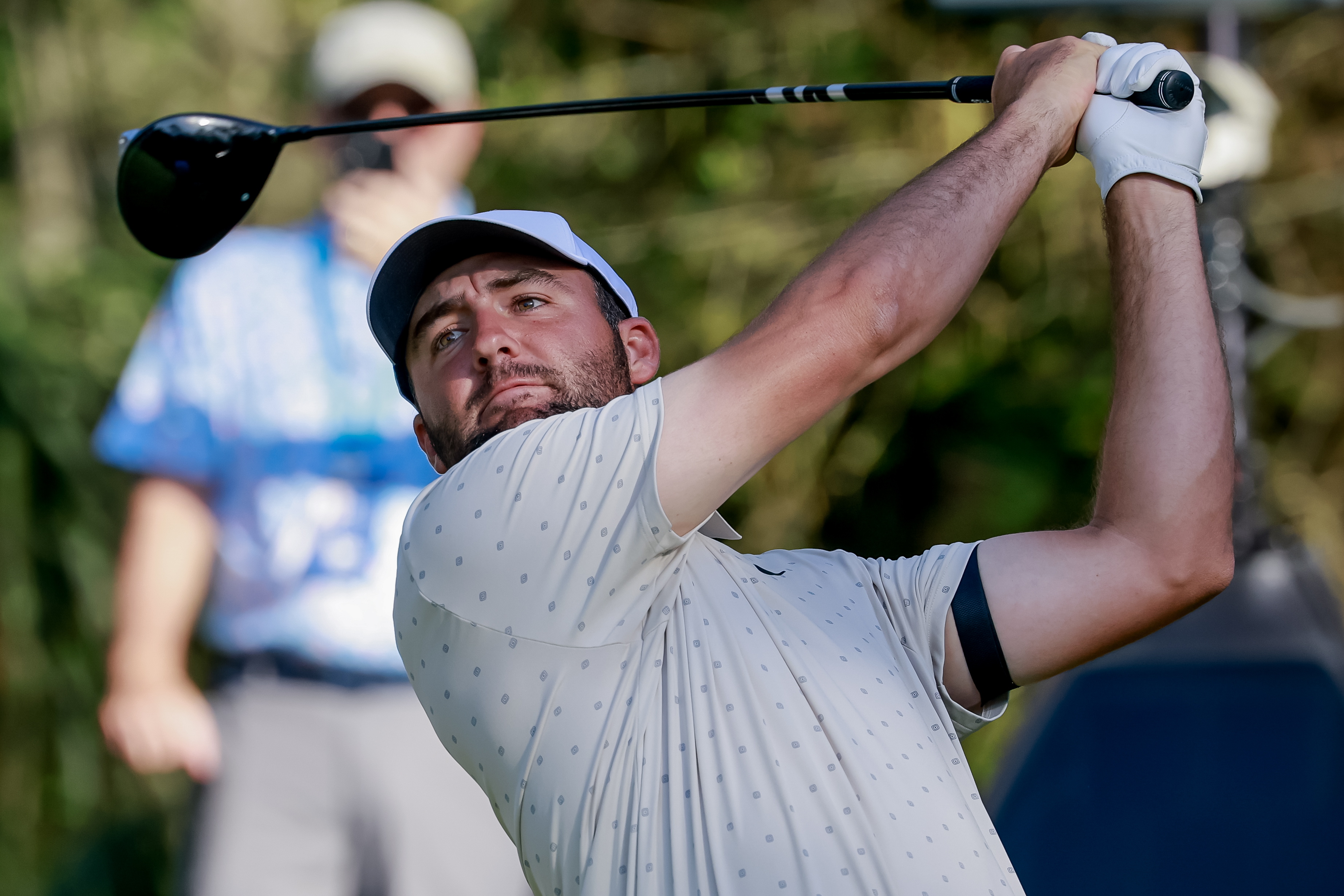 PONTE VEDRA BEACH (United States), 13/03/2025.- Scottie Scheffler of the US tees the 15th hole during the first round of The Players Championship golf tournament at TPC Sawgrass in Ponte Vedra Beach, Florida, USA, 13 March 2025. EFE/EPA/ERIK S. LESSER