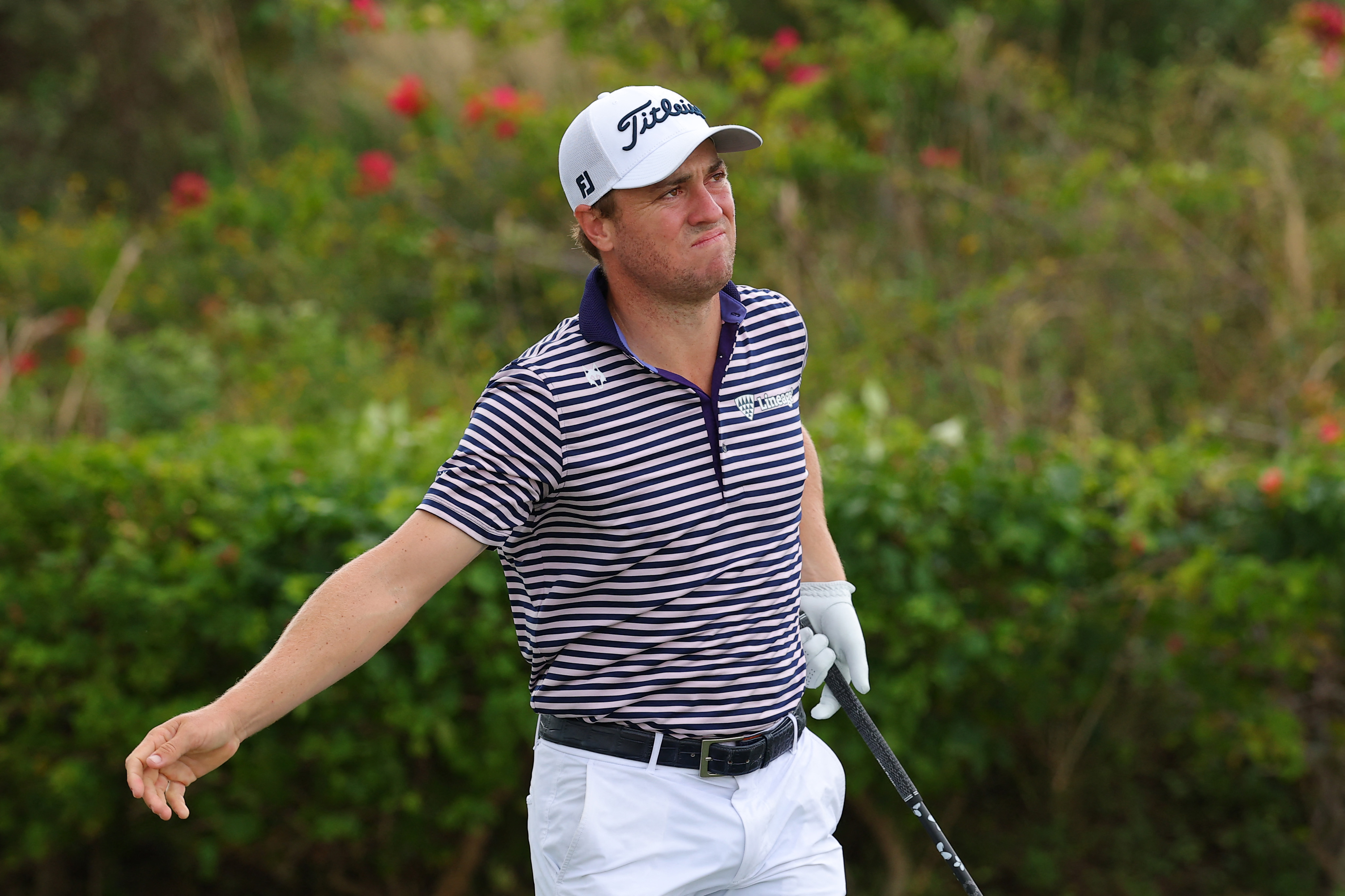 Justin Thomas asalta el liderato de Scheffler en la ronda tres en Bahamas