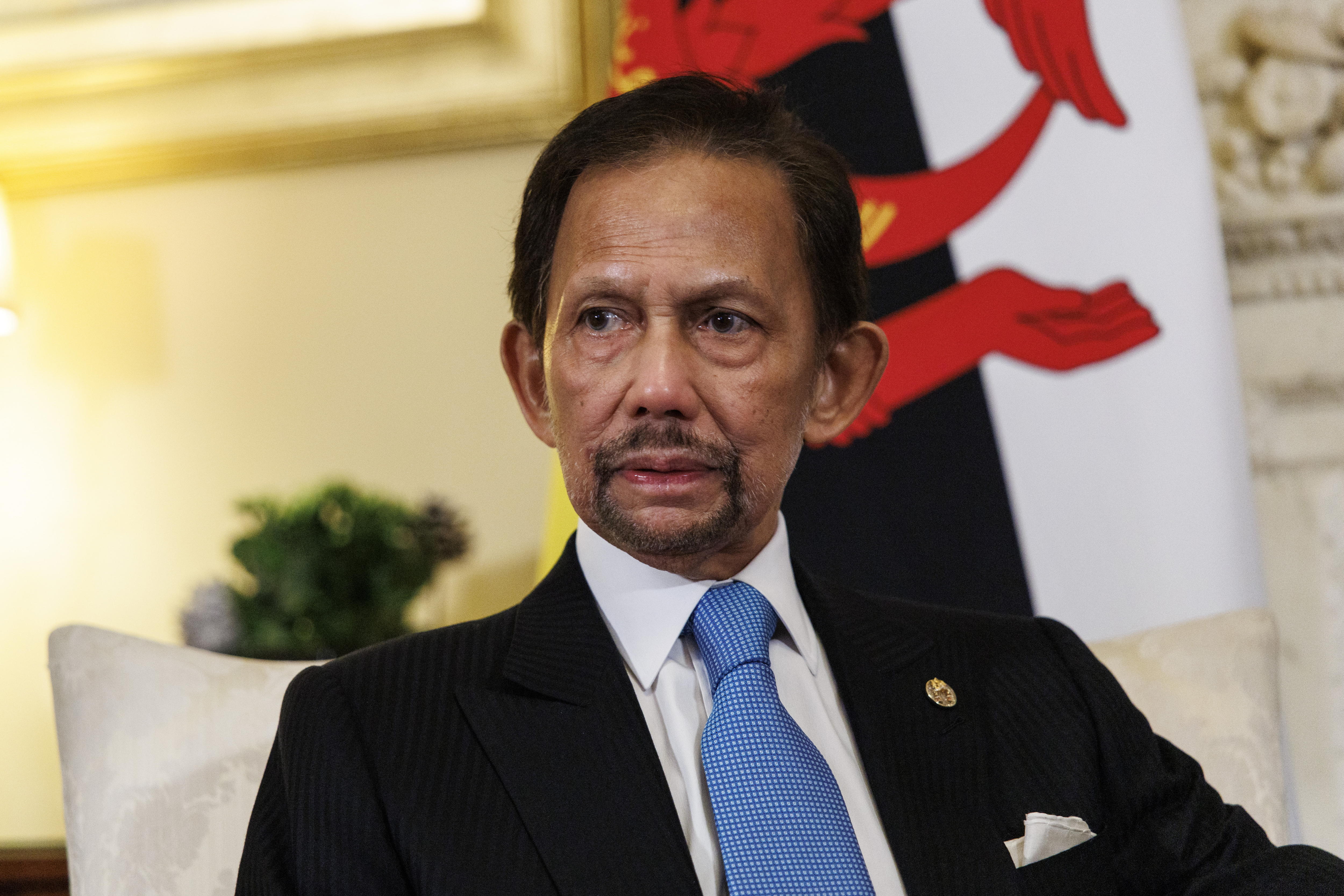 London (United Kingdom), 19/12/2024.- The Sultan of Brunei Hassanal Bolkiah looks on during a a bilateral meeting with the British prime minister at 10 Downing Street in London, Britain, 19 December 2024. (Reino Unido, Londres) EFE/EPA/TOLGA AKMEN / POOL