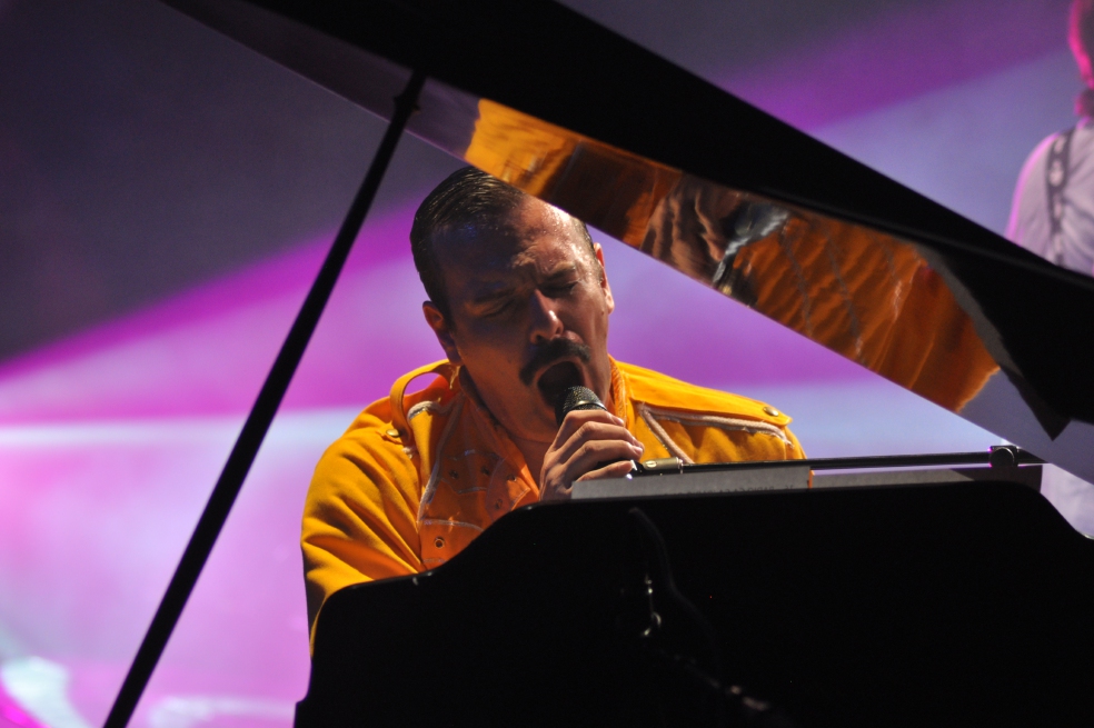 El argentino Jorge Busetto (Freddie Mercury en la banda tributo Dr. Queen) dice que no es un imitador y que su homenaje se hace desde la admiración.  / Cortesía 