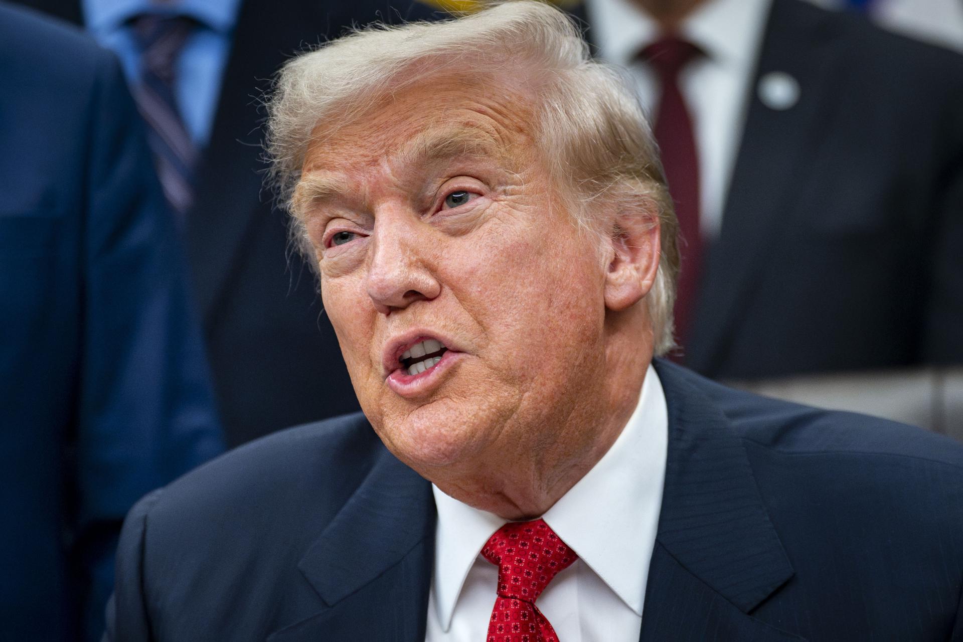 Trump insinúa que demócratas con “comportamiento sedicioso” merecen la pena de muerte