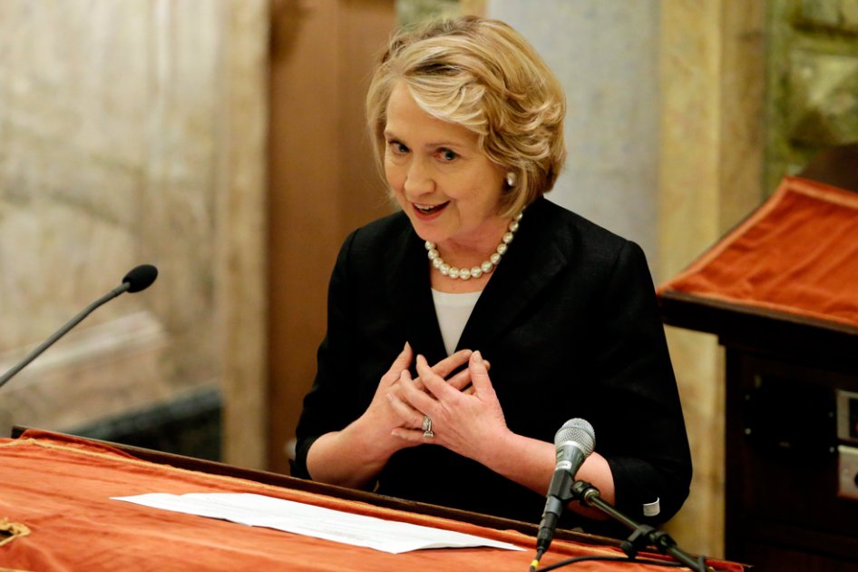 Hillary Clinton debuta en Twitter