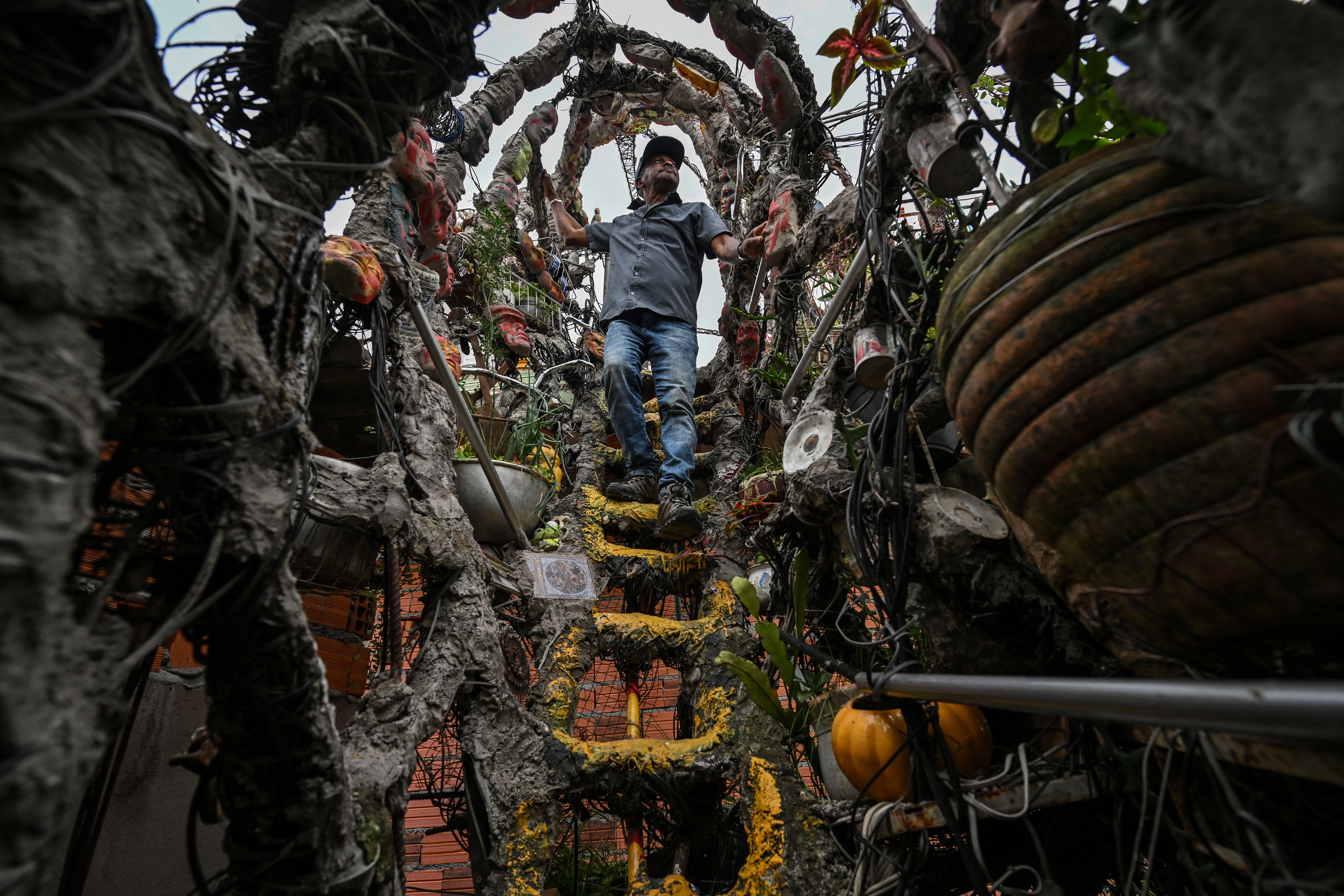 Un castillo en la favela, la obra inacabada del “Gaudí brasileño”
