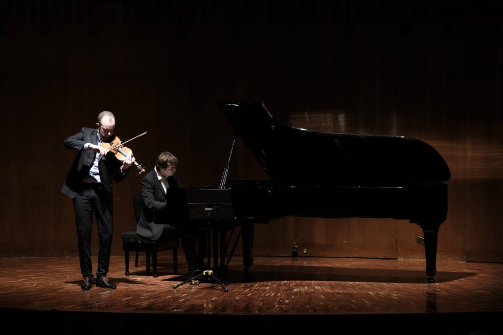 Benjamin Baker, violín (Reino Unido / Nueva Zelanda) y Daniel Lebhhard, piano (Hungría) hicieron parte de la Temporada 2018 de la Sala de Conciertos de la Bibioteca Luis Ángel Arango.