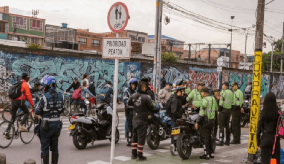 Hasta 40 motos por minuto invaden andenes en Kennedy, alerta el Concejo