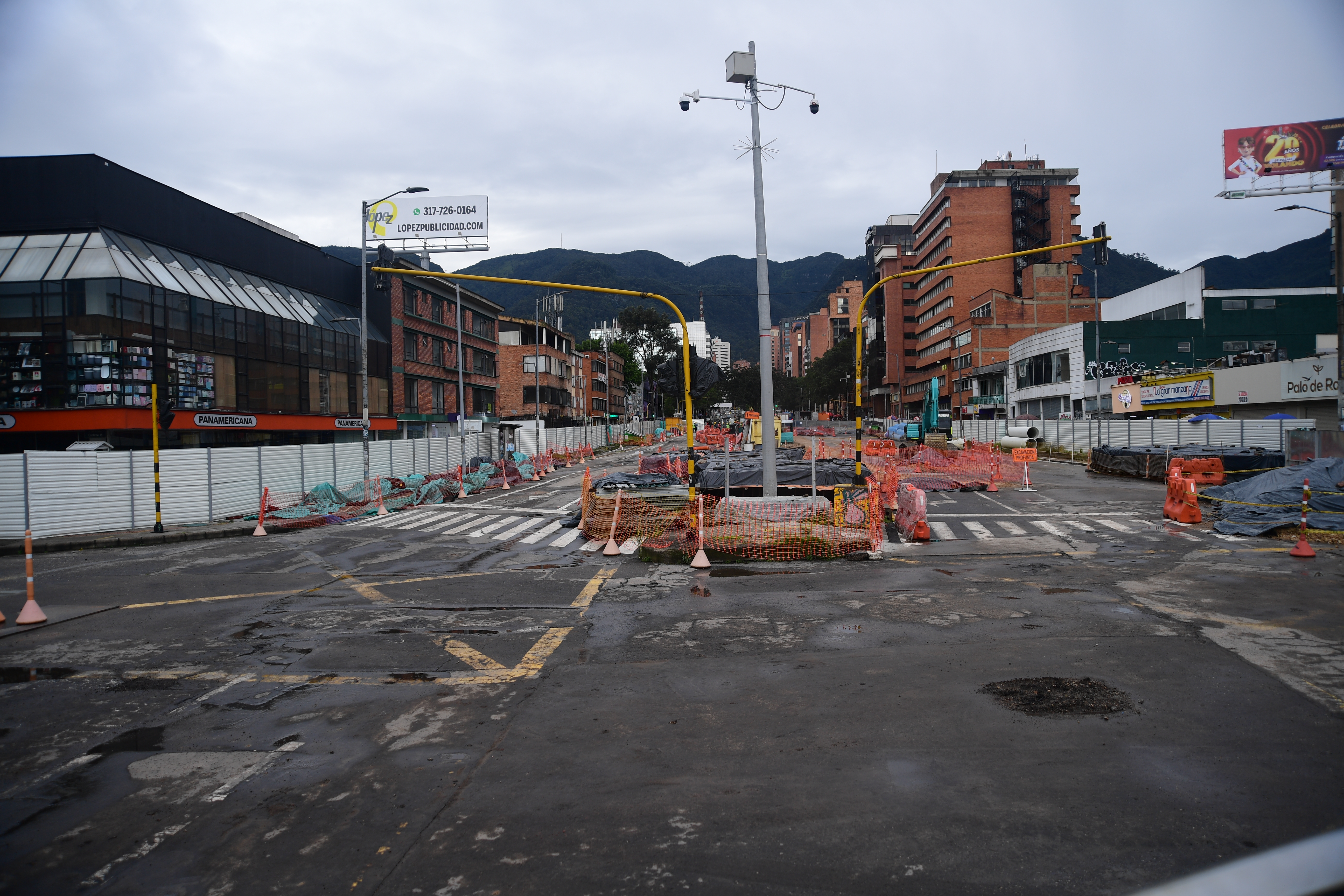 Obras para la construcción de la primera fase del Metro de Bogotá en la Calle 72 con avenida Caracas