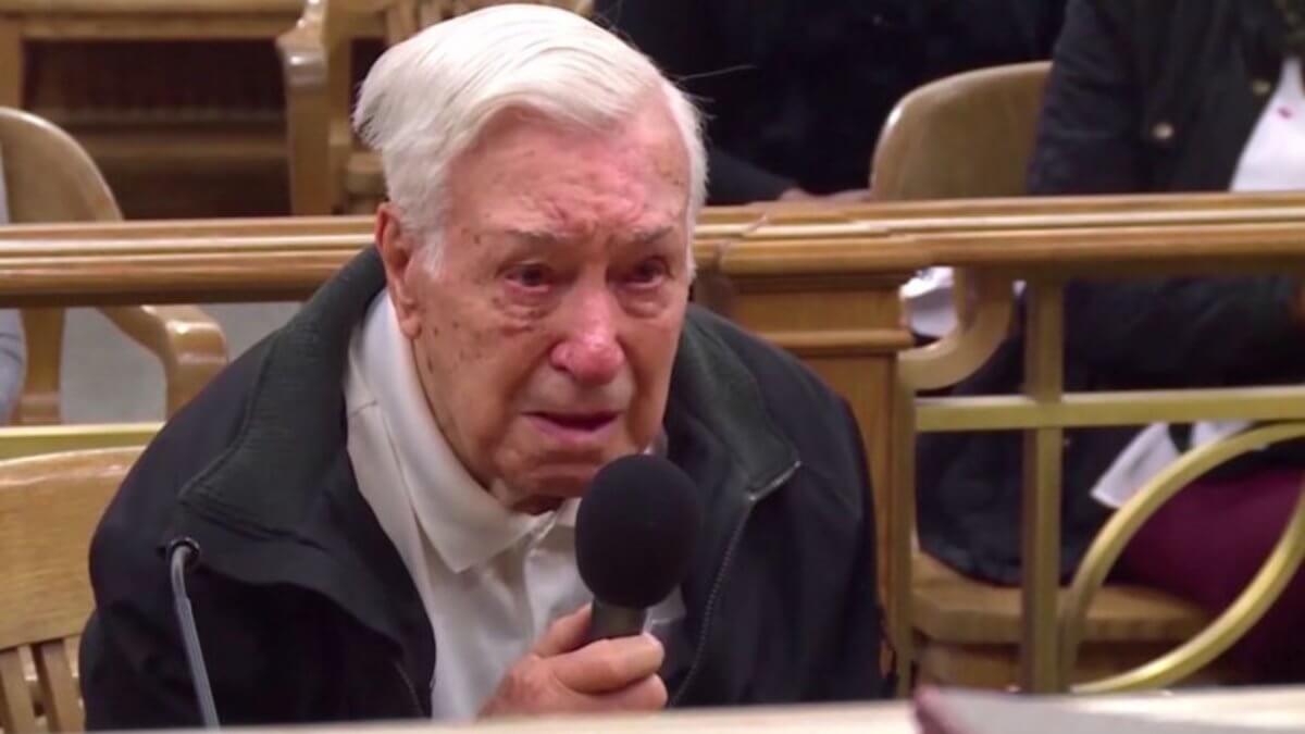 La conmovedora defensa de un anciano de 96 años en un juicio