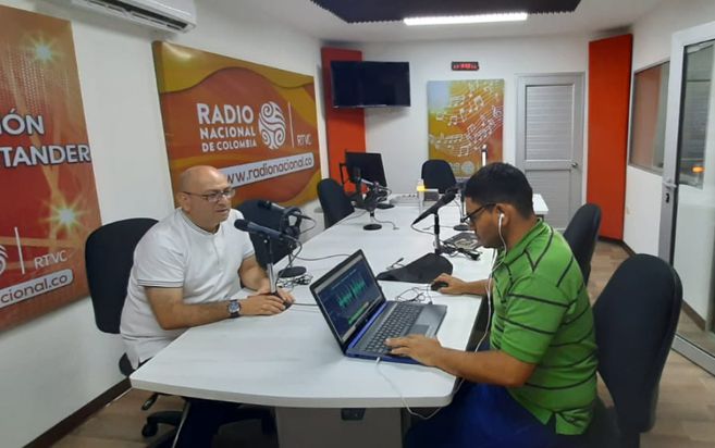 Las emisoras tendrán equipos de cinco a seis personas y transmitirán contenidos pedagógicos, informativos y culturales todo el día. / Cortesía