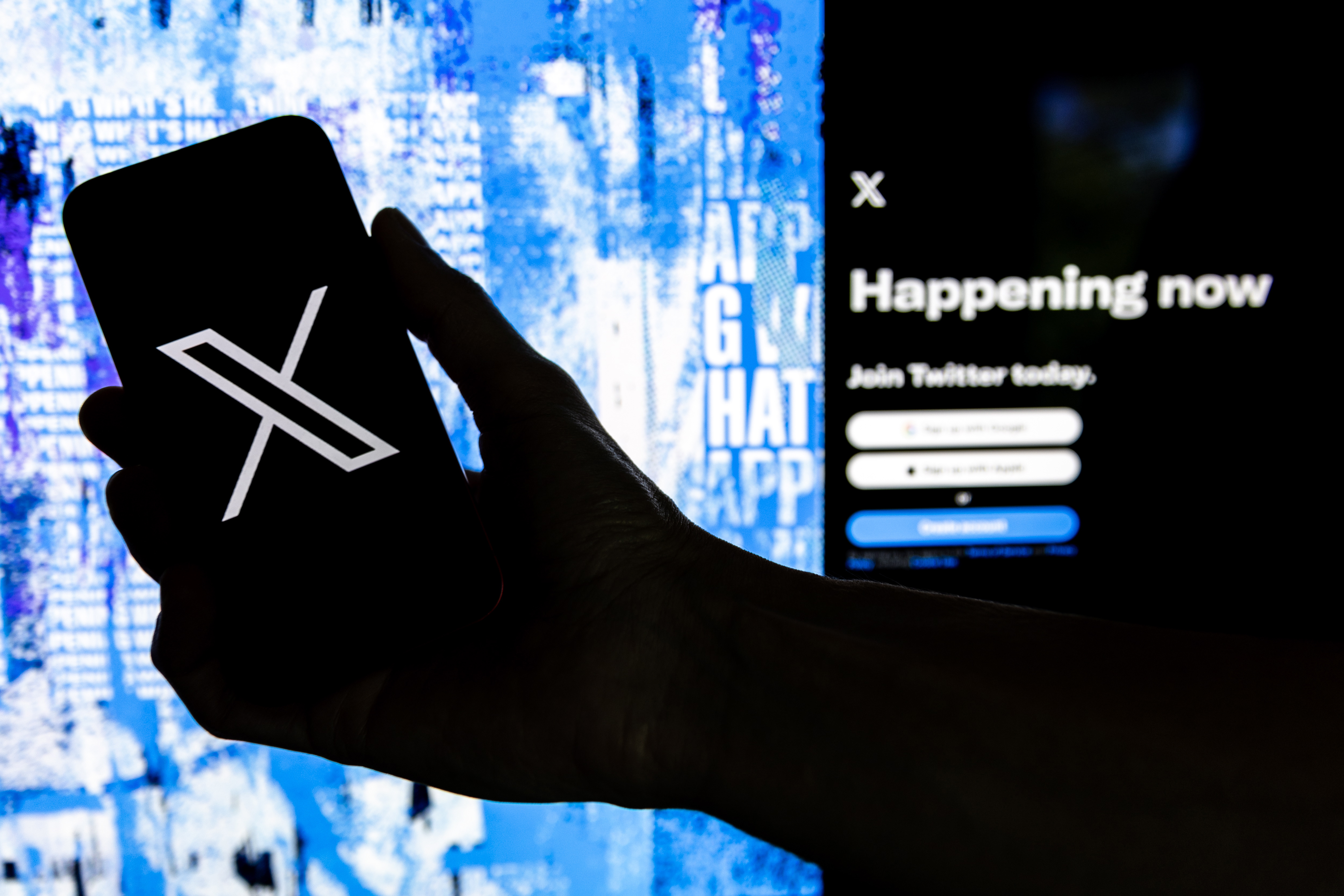 X (Twitter) está presentando fallas en su versión web y en la app