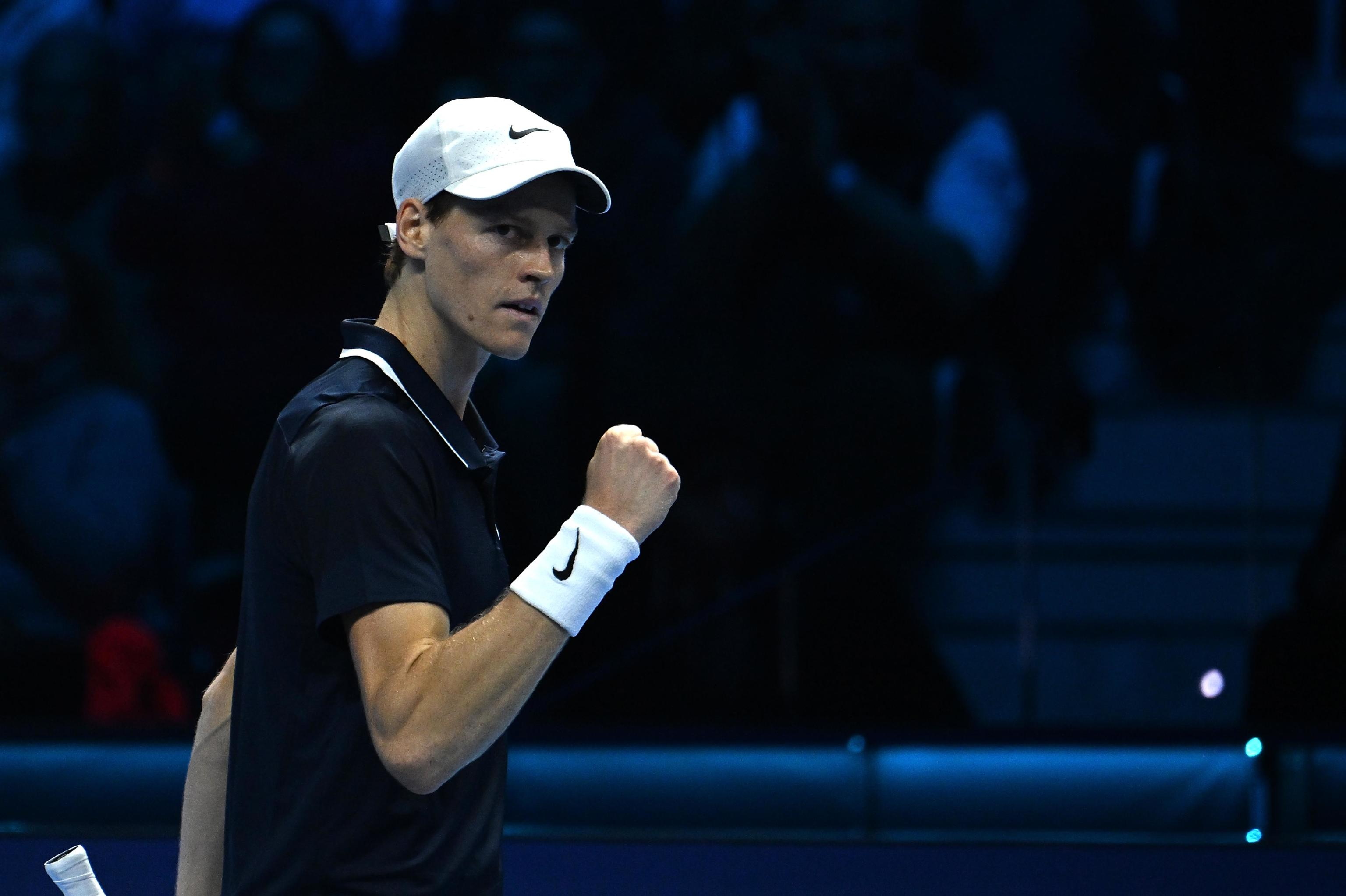 Sinner sigue su buena racha y está por alcanzar las semifinales de las ATP Finals