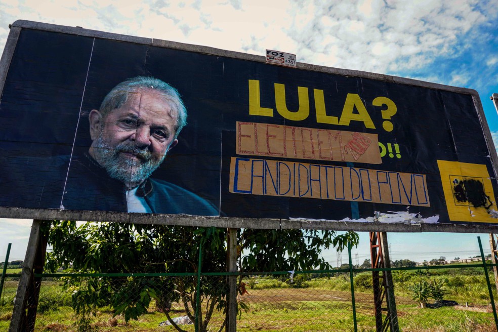 Señalan a grupos de ultraderecha por ataques a caravana de expresidente Lula Da Silva