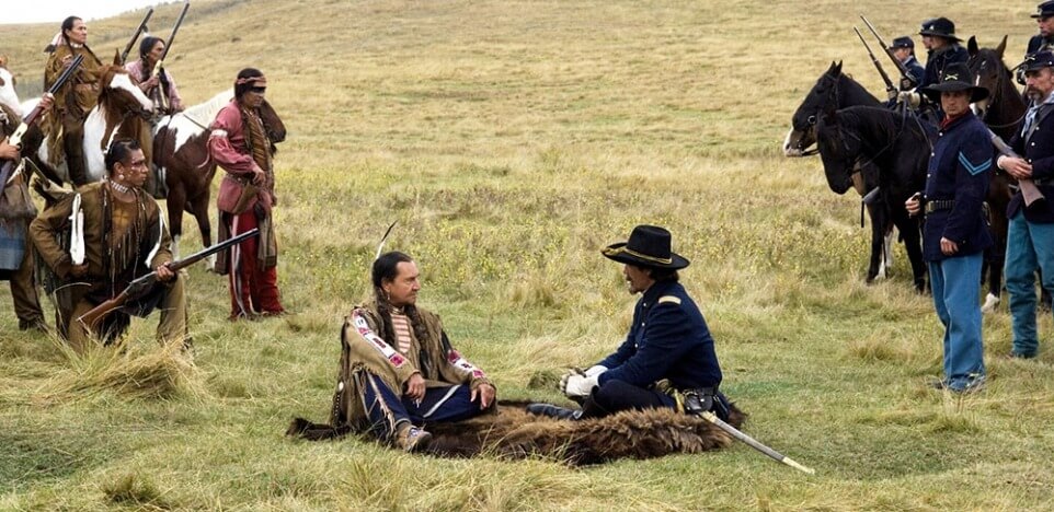 Imagen de una de las escenas de la película "Bury My Heart at Wounded Knee" (2007), del canadiense Yves Simoneau. / Cortesía