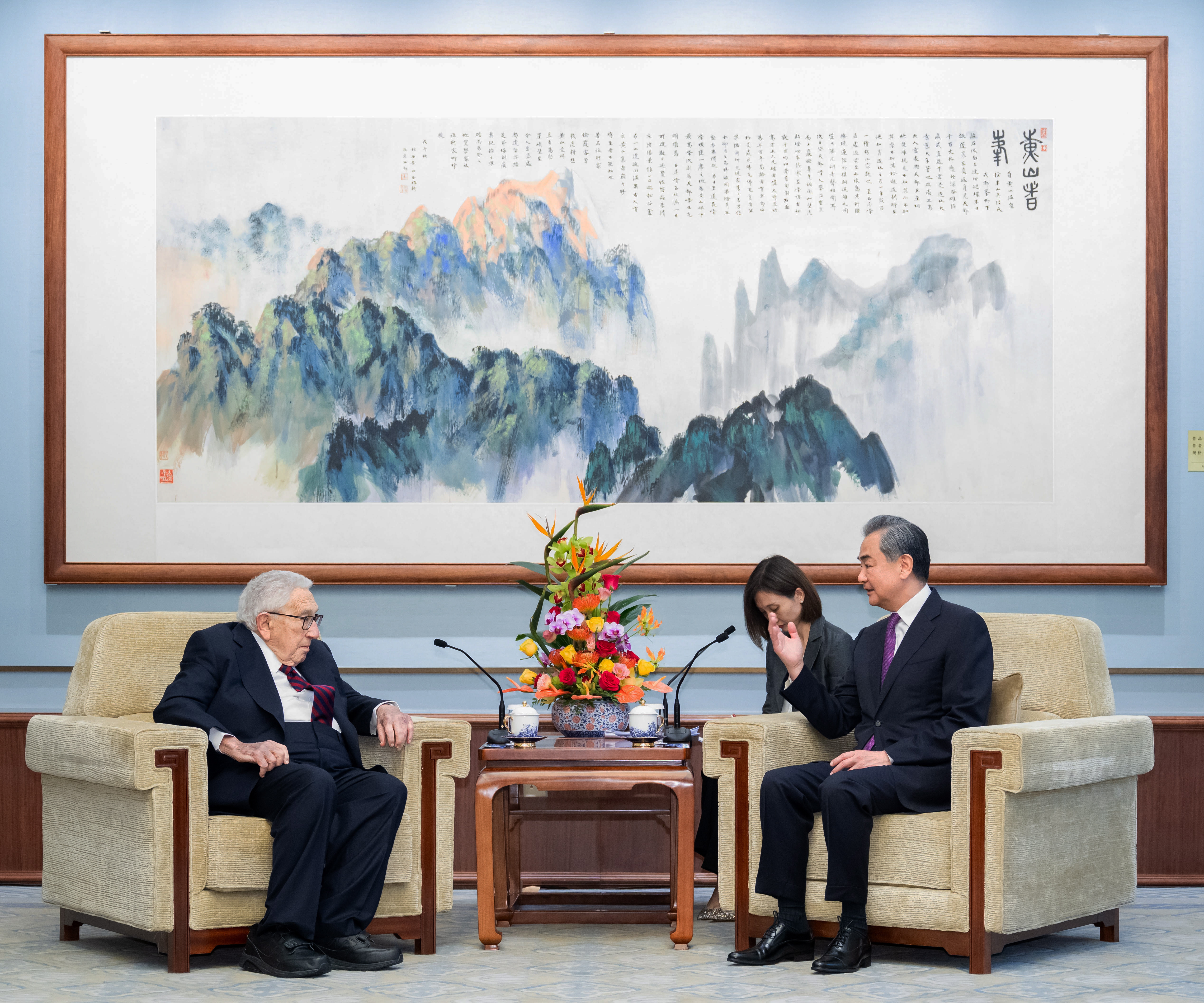 Es imposible “contener” a China, le dijo canciller de ese país a Henry Kissinger