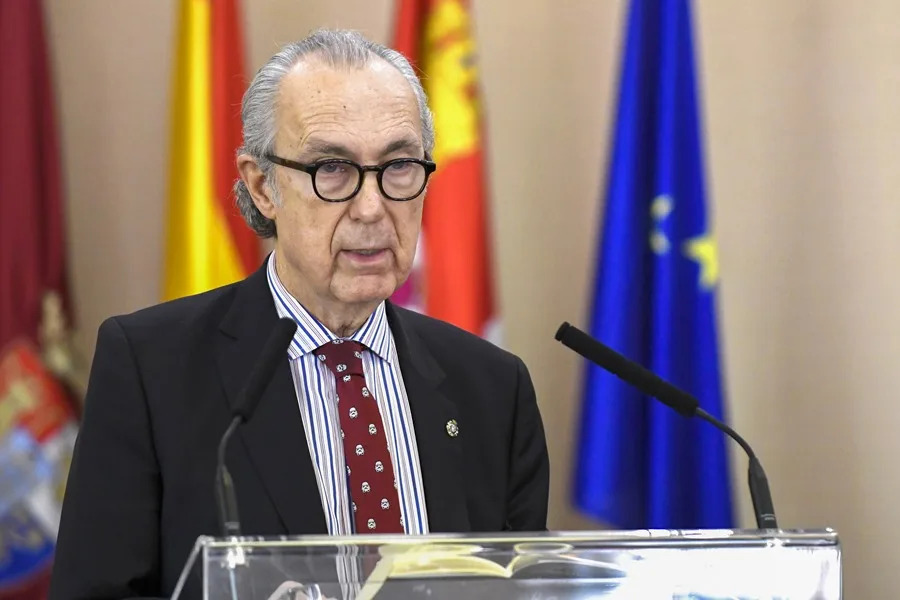 Luis Alberto de Cuenca recibe el XXXIV Premio Reina Sofía de Poesía Iberoamericana