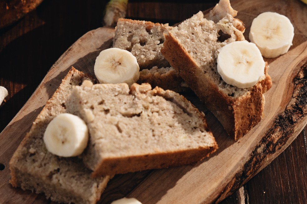 Cómo hacer una torta de banano con trozos de avena