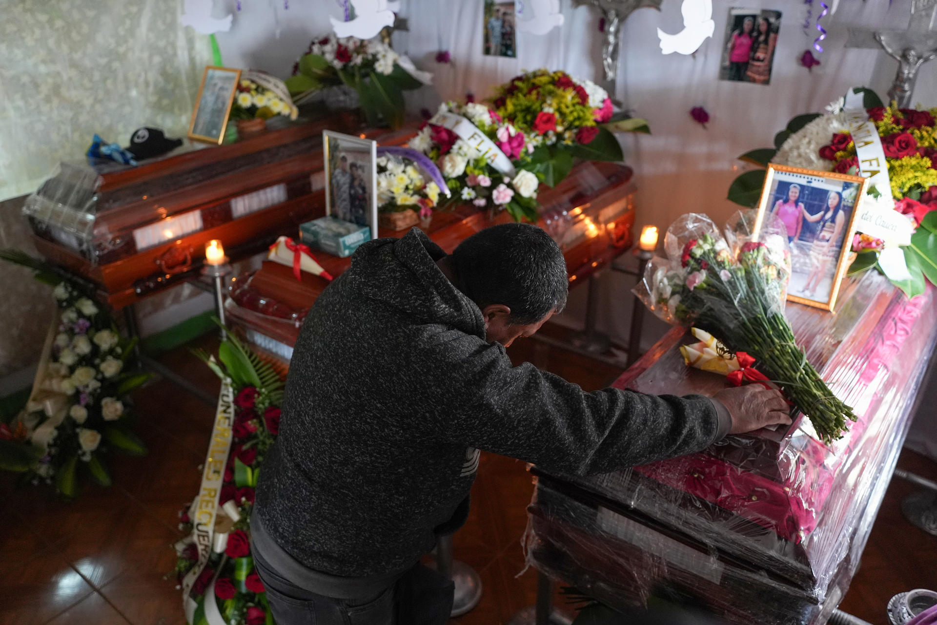 Sentido homenaje a los 21 civiles muertos en el ataque en Cajibío, Cauca