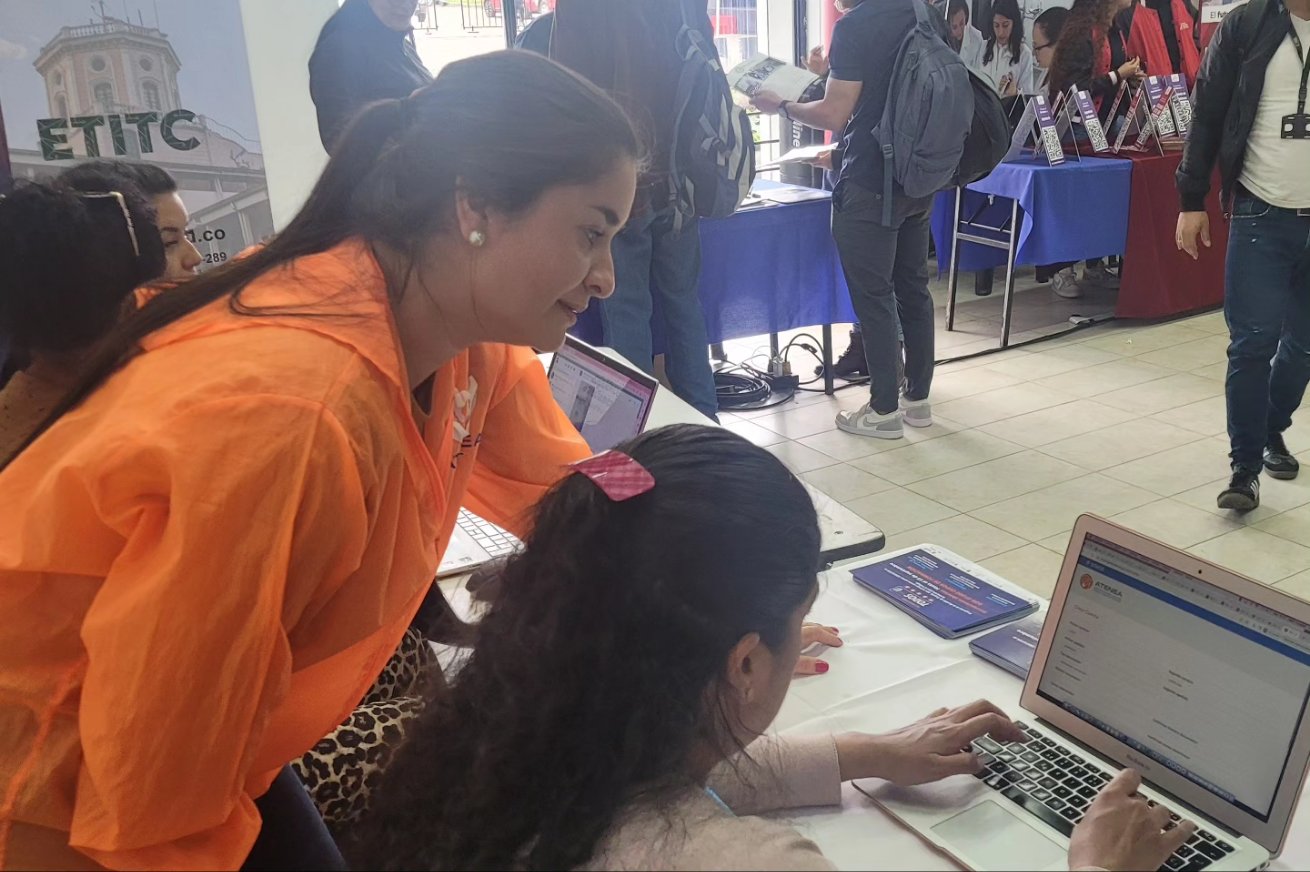 Último día de feria laboral para profesionales: ¡Se ofertan 1.200 vacantes!