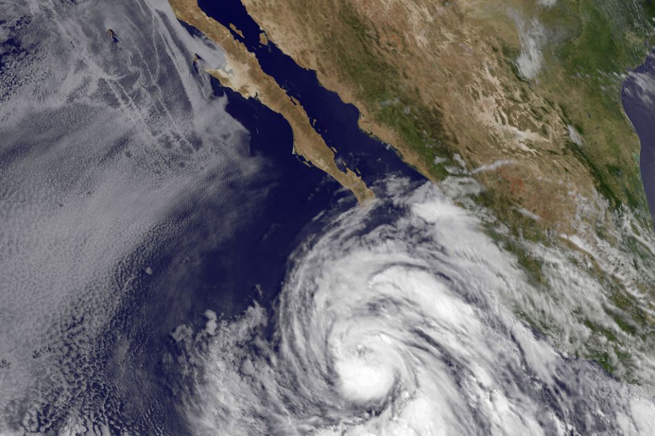 Huracán «Cosme» se aleja de costas mexicanas
