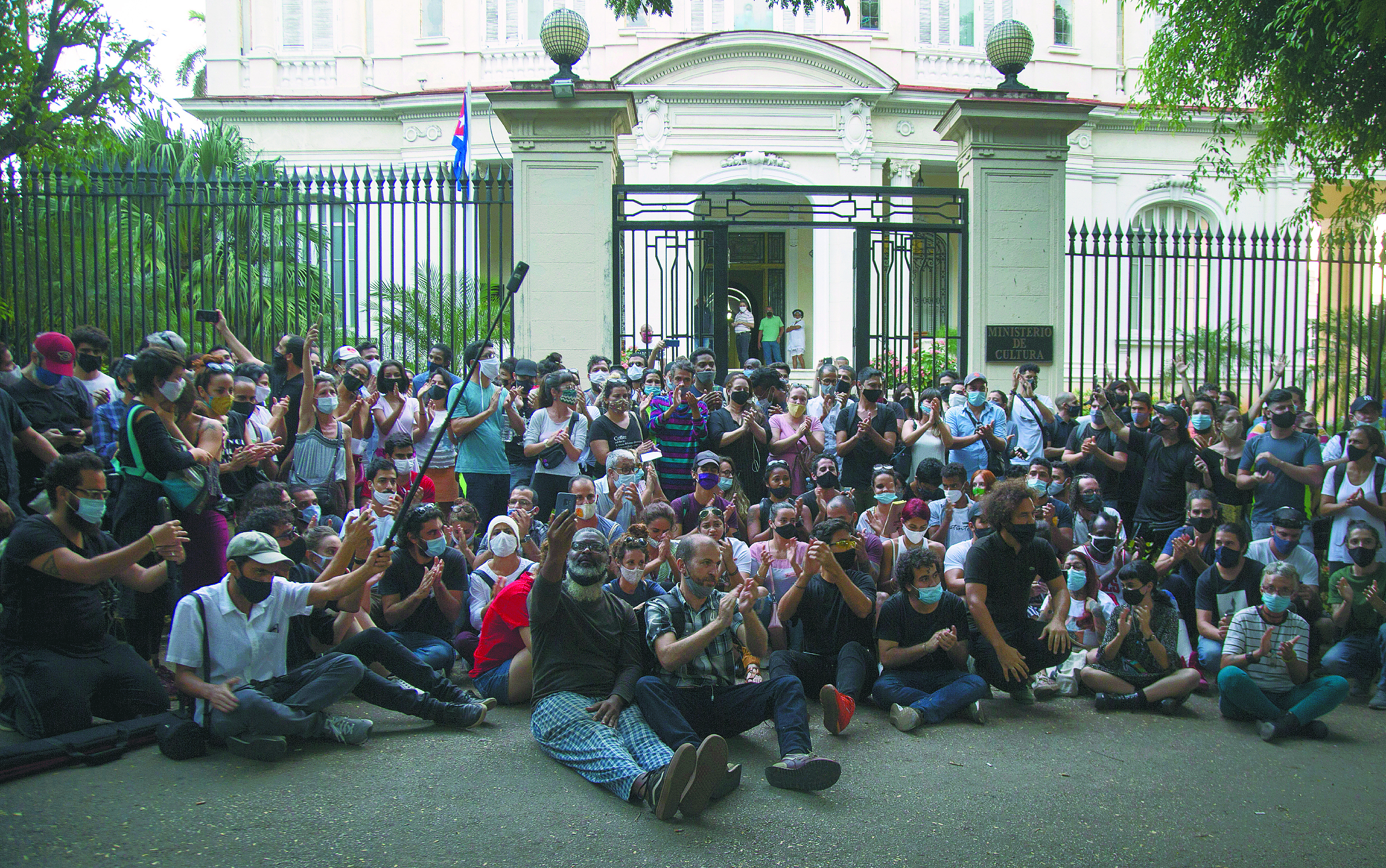 Una revolución dentro  de la revolución