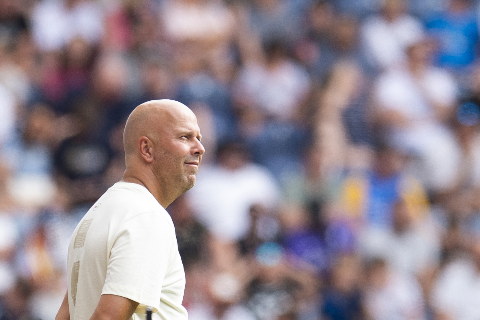 PRESTON (United Kingdom), 13/07/2025.- Head coach Arne Slot of Liverpool looks on during the friendly soccer match between Preston North End and Liverpool FC, in Preston, Britain, 13 July 2025. (Futbol, Amistoso, Reino Unido) EFE/EPA/PETER POWELL

