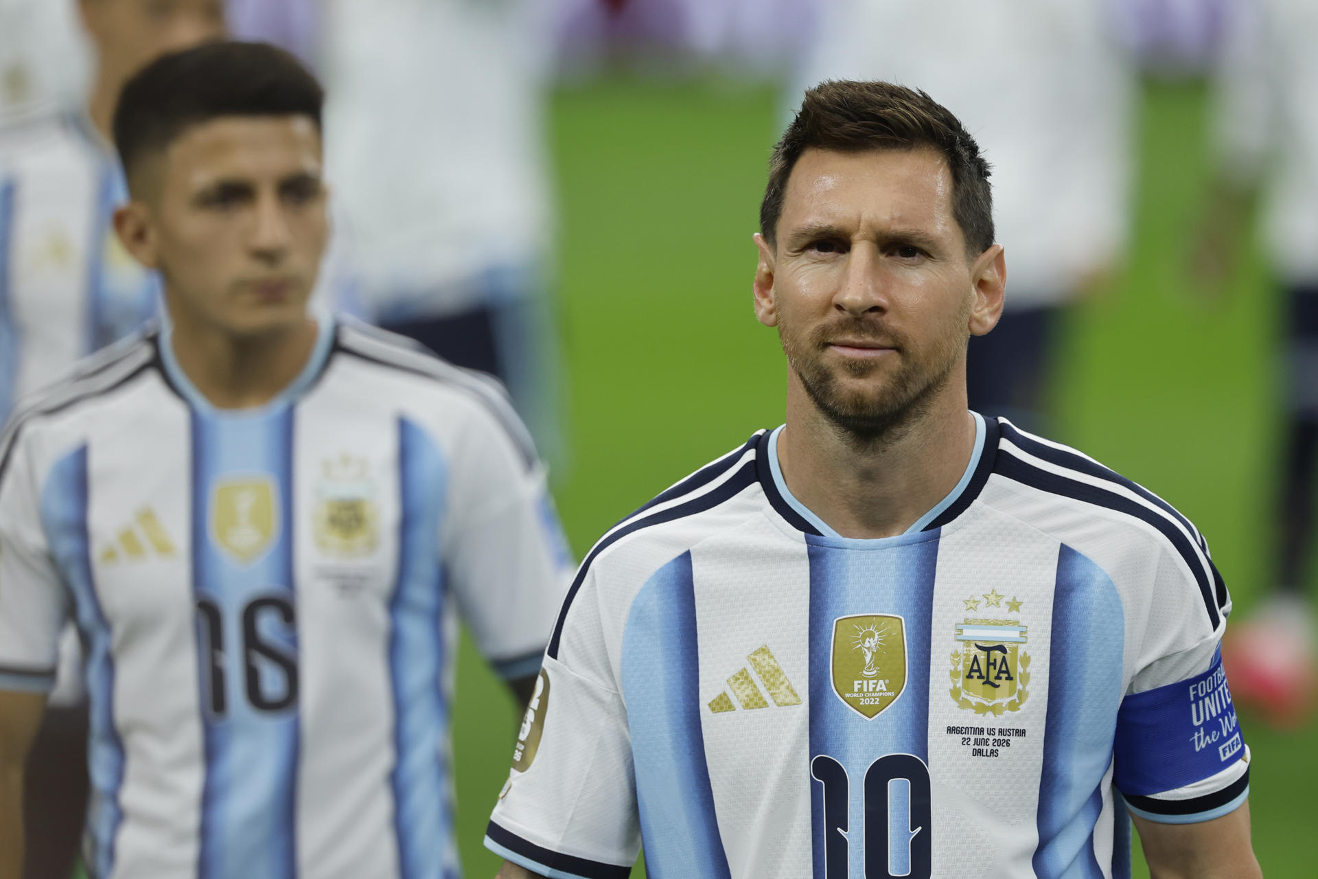 ARLINGTON (ESTADOS UNIDOS), 22/06/2026.- El delantero argentino Lionel Messi (d) antes del partido del Mundial 2026 entre Argentina y Austria, este lunes en Arlington, Texas. EFE/Mariscal