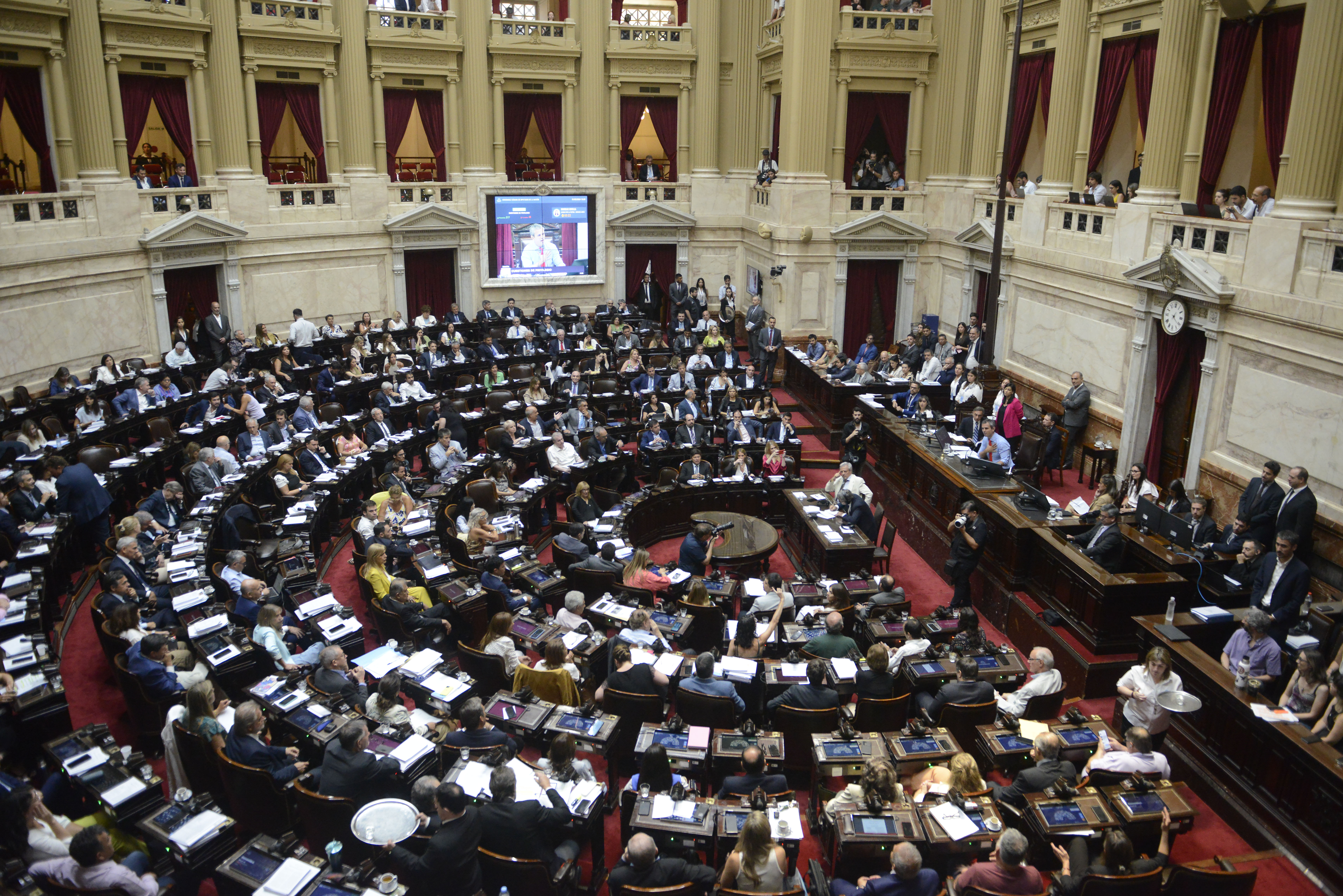 La oposición argentina abandona el debate en el Congreso de las medidas de Milei