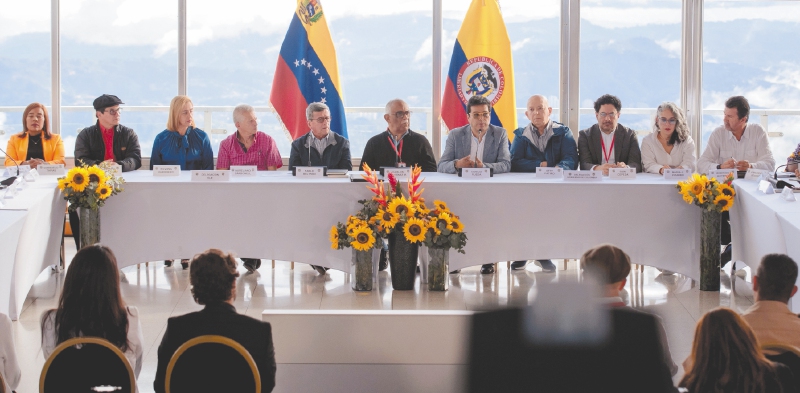 El Gobierno y la guerrilla se sentarán nuevamente en la mesa el próximo 23 de enero en México.

