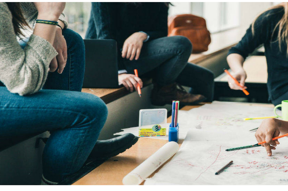 Crean guía para futuros empresarios
