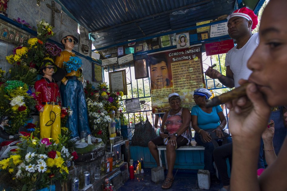 Brujas y santeros aumentan sus servicios por rituales de año nuevo en México