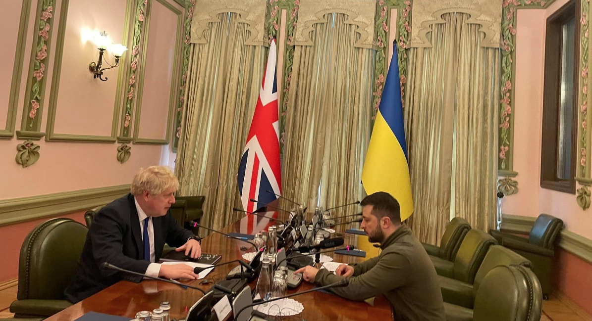 Boris Johson llega de sorpresa a Kiev para reunirse con Zelenski