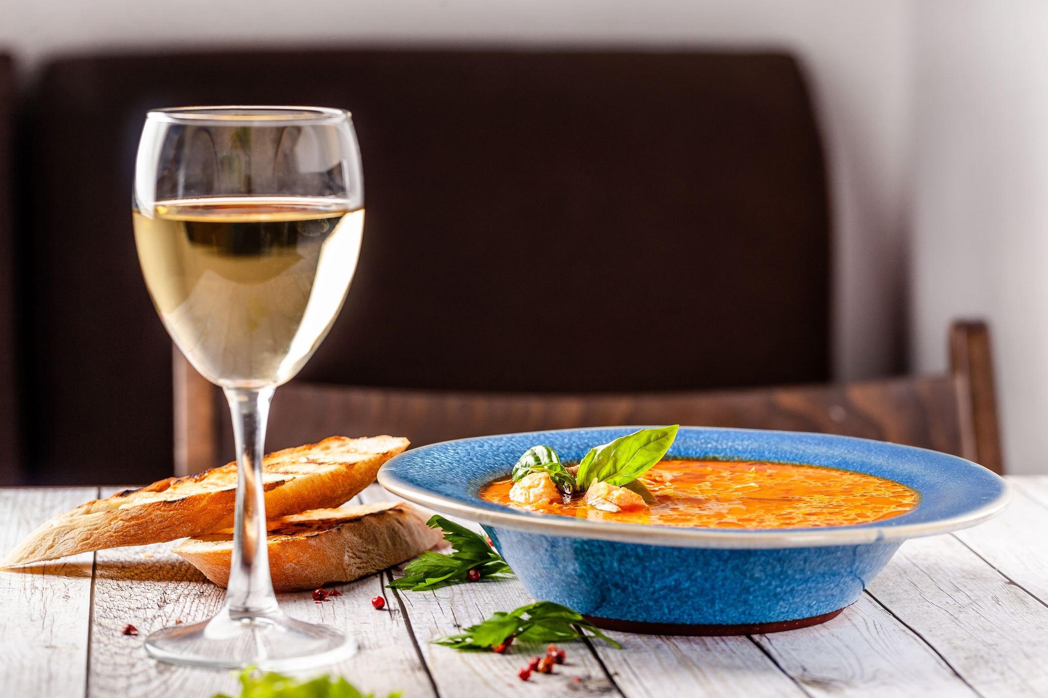 Ajiaco con vino blanco y otros maridajes con esta bebida en recetas colombianas