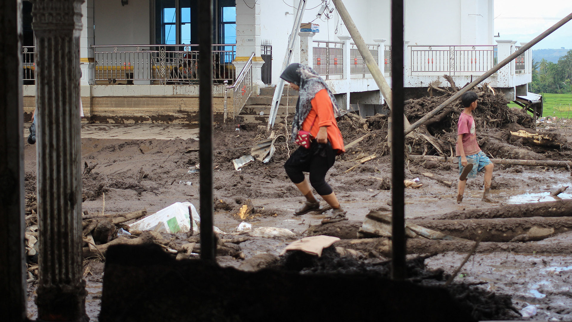 Las inundaciones dejan decenas de muertos en Indonesia