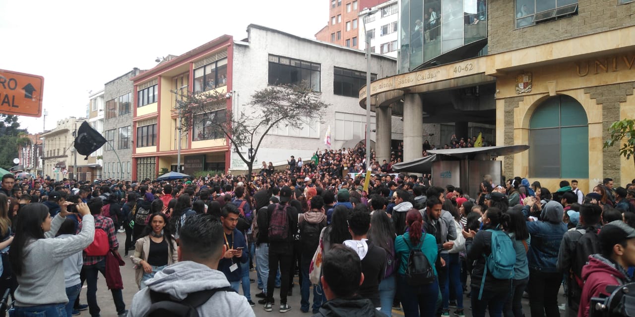 ¡Atento! Cierres, desvíos y congestión vehícular por marcha de universitarios en Bogotá