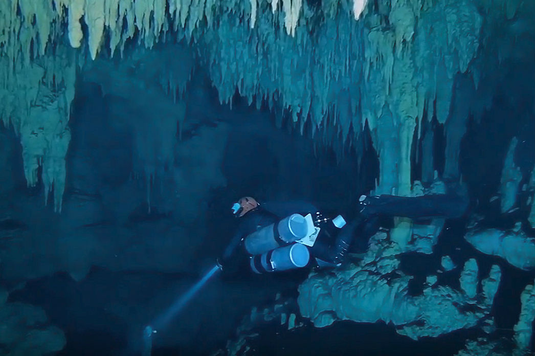 Así fue como un buzo descubrió la mayor cueva inundada del mundo