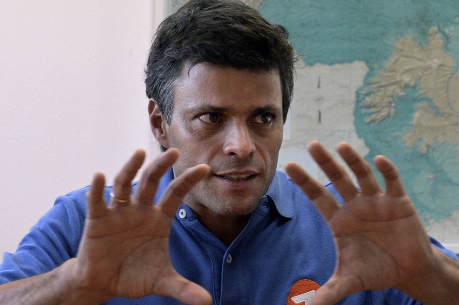 Impiden visita de delegación internacional de senadores a Leopoldo López