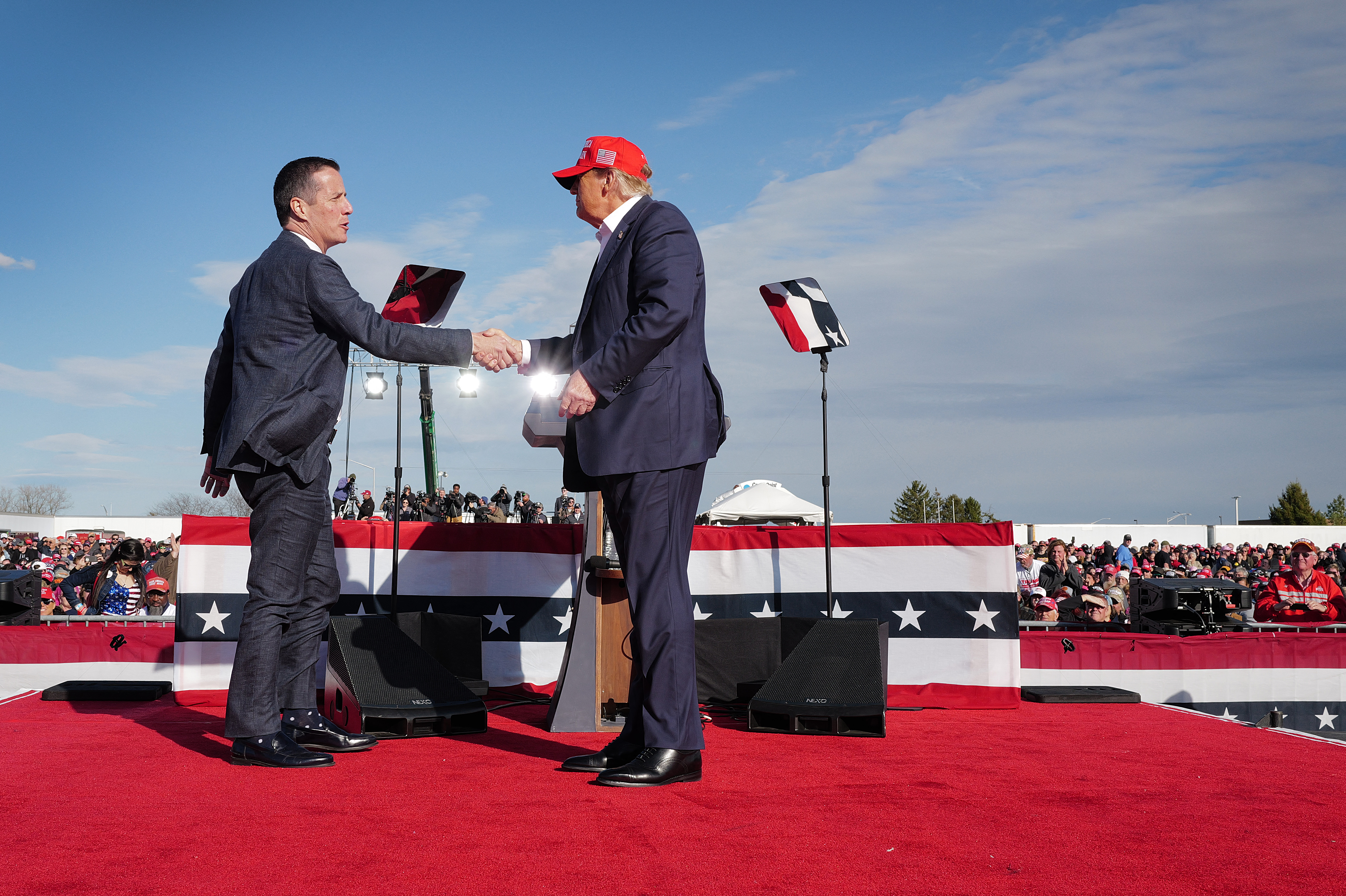 Aranceles de Trump dividen a los dos senadores de EE. UU. de origen colombiano