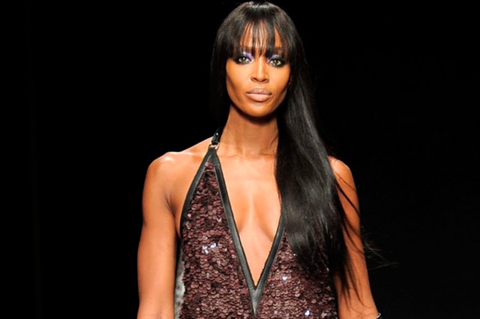 Naomi Campbell se lava el pelo con cerveza y jabón de platos
