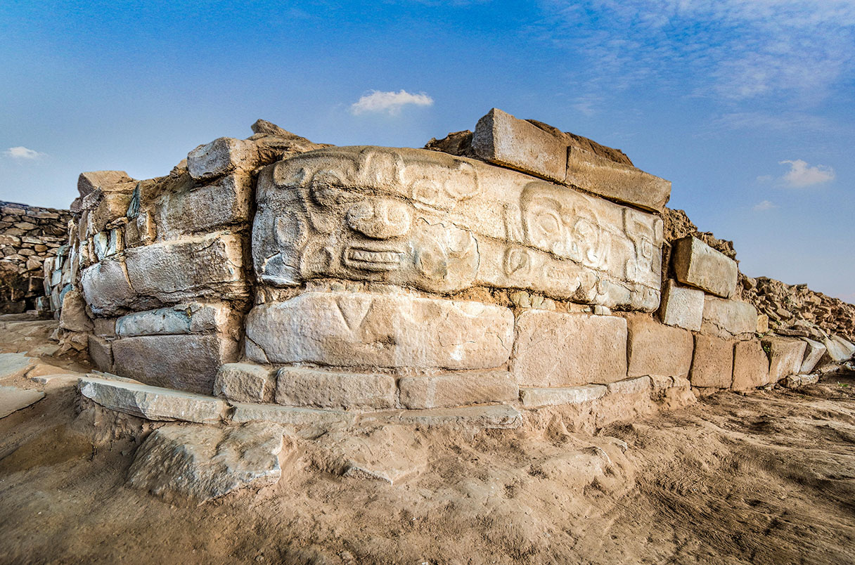 En la antigua ciudad china de Shimao, enormes muros de piedra rodeaban un área de 4 kilómetros cuadrados. Academia de Arqueología de Shaanxi.
