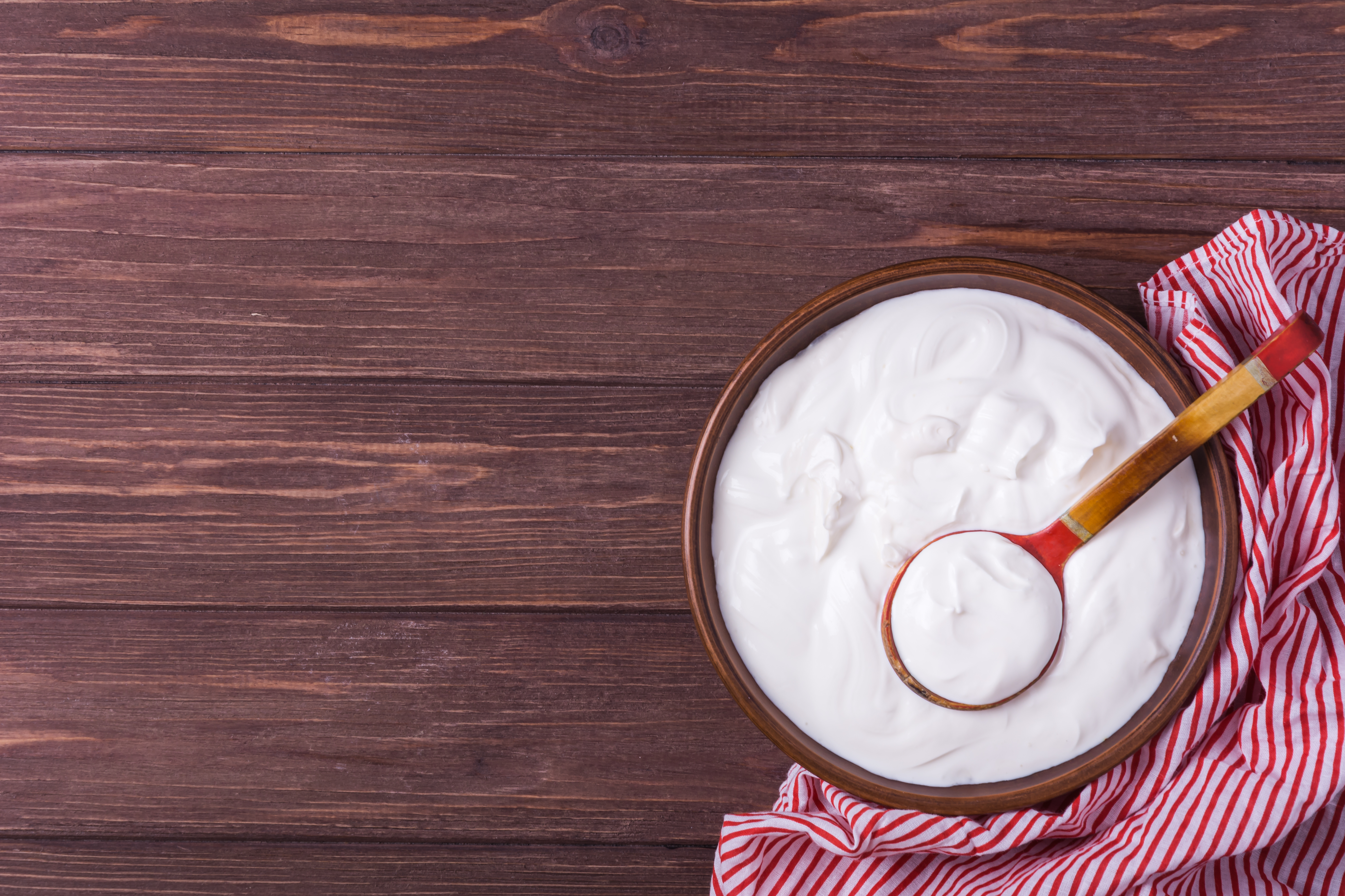 ¿Cuál es la diferencia entre crema de leche, nata y media crema y cuál usar en cocina?