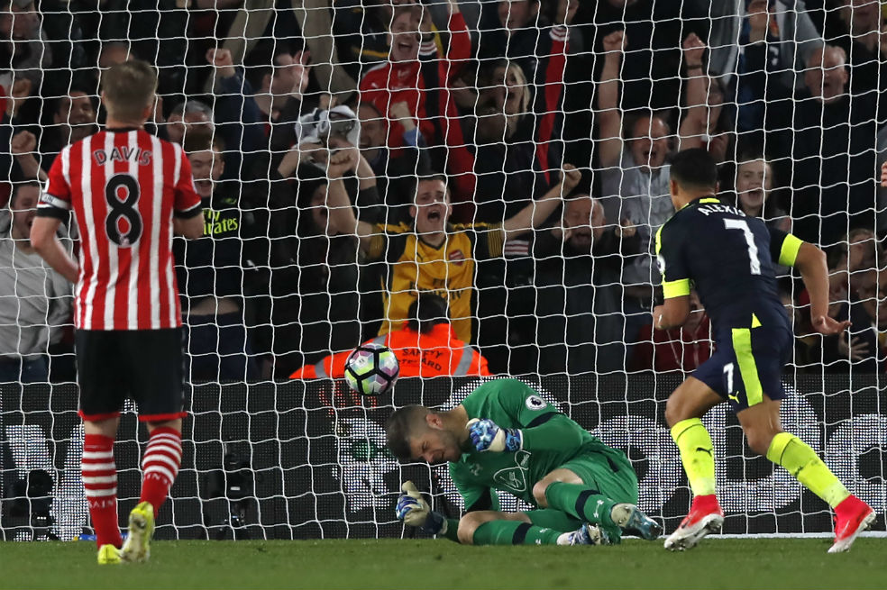 Arsenal vence al Southampton y se acerca a puestos de Champions