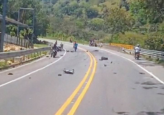 Pareja de esposos de la Policía murió en accidente en la vía Manizales-Medellín